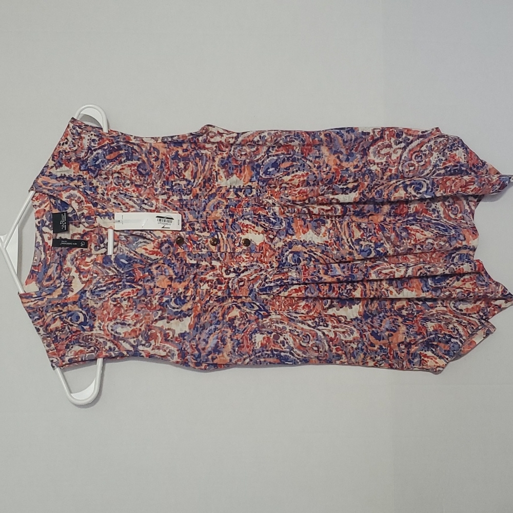 New Directions ladies sleeveless hanky hem paisley blouse